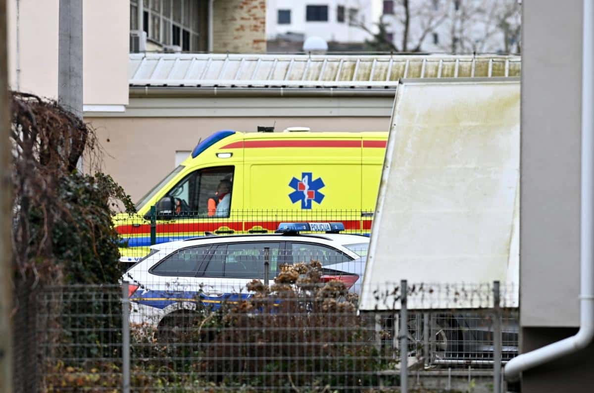 NAPADAČ NA PRVAKE I UČITELJICU U ŠKOLI U ZAGREBU JE NA OPERACIJI! Pokušao da se ubije, evo šta kažu iz bolnice (FOTO)