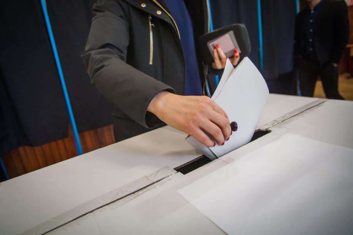 RUMUNIJA JE GLASALA: Socijaldemokratska stranka vodi na parlamentarnim izborima, desnica znatno ojačala
