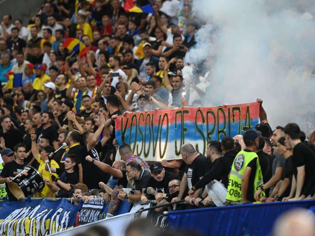 ZBOG PAROLE “KOSOVO JE SRBIJA” ŽESTOKO SU KAŽNJENI: Rumuni nisu jedini! UEFA uzela na zub još jednog prijatelja Srbije