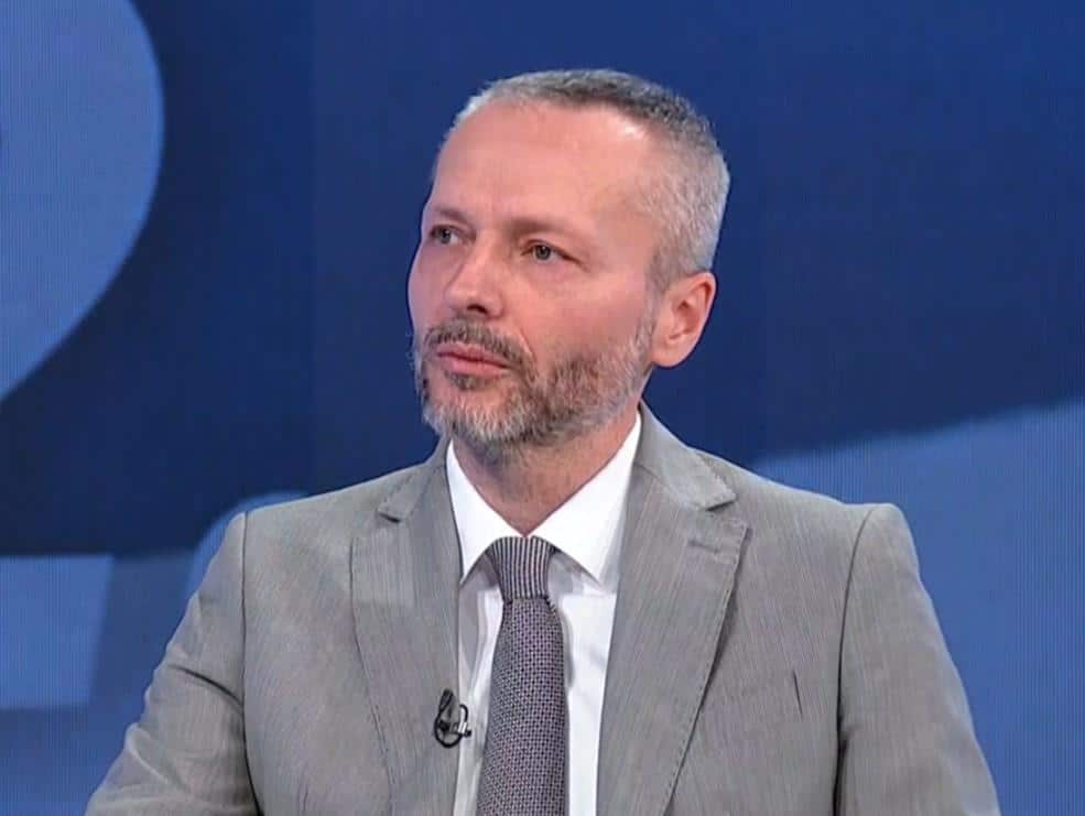 OPOZICIONAR PRIZNAO DA SU PROTESTI POLITIČKI A NE GRAĐANSKI! Olenik iz LSV tek očekuje narod na ulici: “DA SE PRIDRUŽE NAMA I STUDENTIMA…”