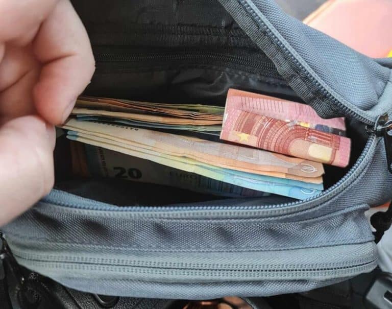 “AKO NE ZNATE – NIJE VAŠA!” Piroćanka pronašla torbicu sa parama, pa se dosetila zanimljivog načina da je vrati pravom vlasniku (FOTO)