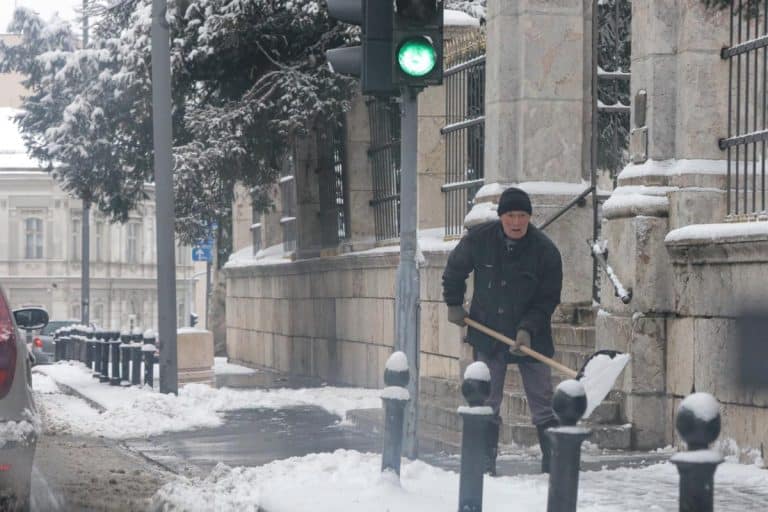 Jaka snežna mećava stigla u Srbiju, za 2 dana napadaće pola metra snega! RHMZ izdao upozorenje na nepogode: Meteorolog otkrio šta nas čeka do Nove godine