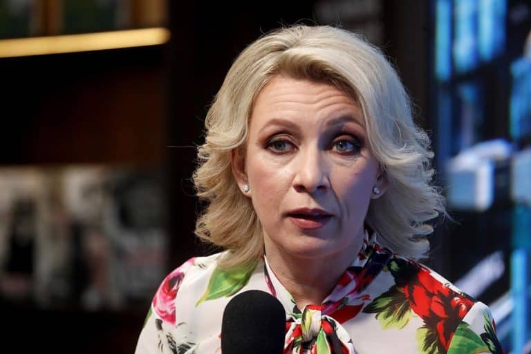 VREO SNIMAK MARIJE ZAHAROVE: Pogledajte ples uz čuvenu rusku pesmu Kalinka! (VIDEO)