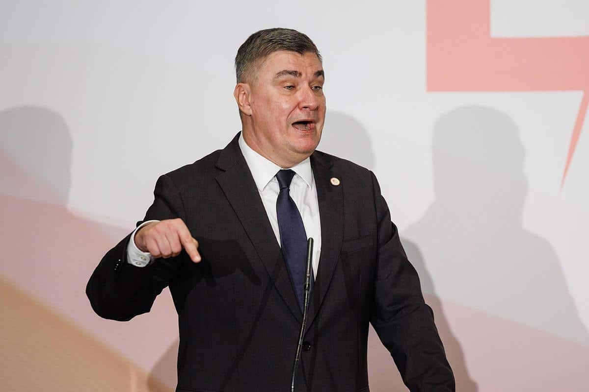 “OVA LAŽ DA VAS PLAĆA PUTIN…” Milanović na mitingu o hrvatskom “oslobodilačkom ratu”, “zapadnom svetu koji se raspada” i zašto ne duguje ništa Ukrajini