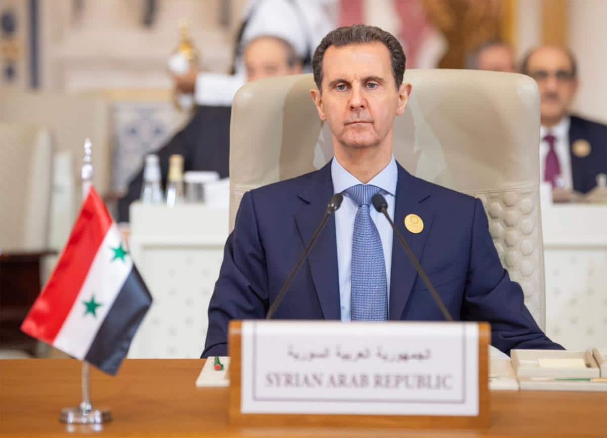 BAŠAR AL-ASAD NAPUSTIO DAMASK! U toku je potraga za njim! Prestonica Sirije i Homs su pod kontrolom pobunjenika! Slavlje na ulicama! (FOTO/VIDEO)