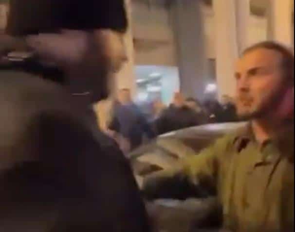 ISPLIVALI UZNEMIRUJUĆI SNIMCI HAPŠENJA BIVŠEG REPREZENTATIVCA SRBIJE! Policija je bila nemilosrdna, oborili su ga na zemlju i jedva savladali! (VIDEO)