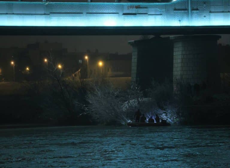 POTRAGA ZA DEVOJČICOM (3) U SAVI SE ŠIRI PREMA SISKU: Nakon hapšenja majke u Zagrebu ispitan i otac, angažovani dronovi i podvodni skeneri (FOTO)