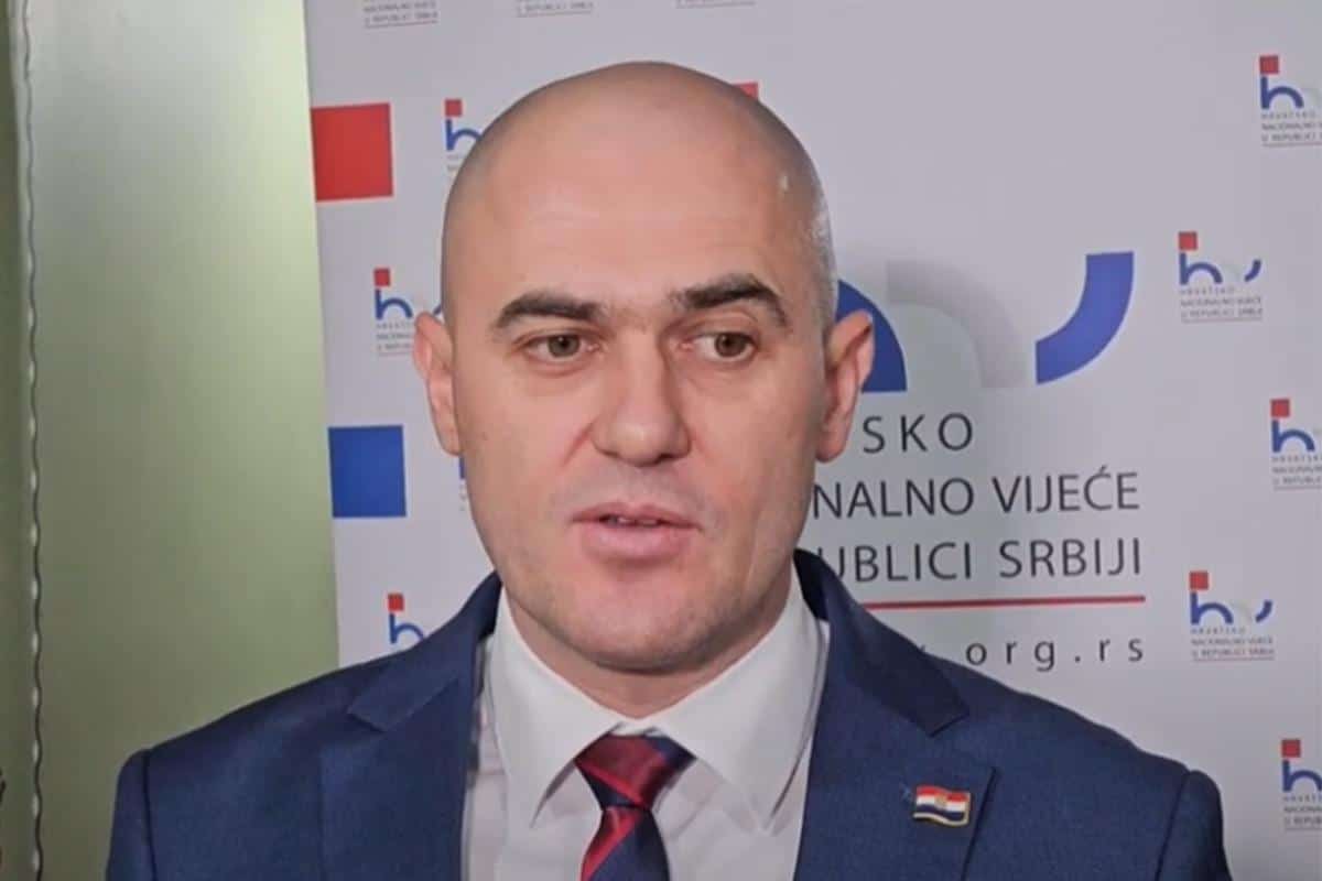 POLICIJA UPALA U KUĆU DOSKORAŠNJEM MINISTRU! Davao deci da pucaju, sada je u OGROMNOM problemu (VIDEO)