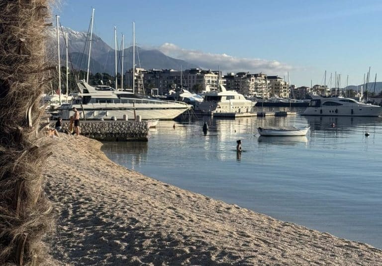 LJUDI GLEDAJU U NEVERICI I TRLJAJU OČI! Tek je krenula nova godina, a ova žena je uspela SVE da nas iznenadi – pogledajte o čemu se radi! (FOTO)