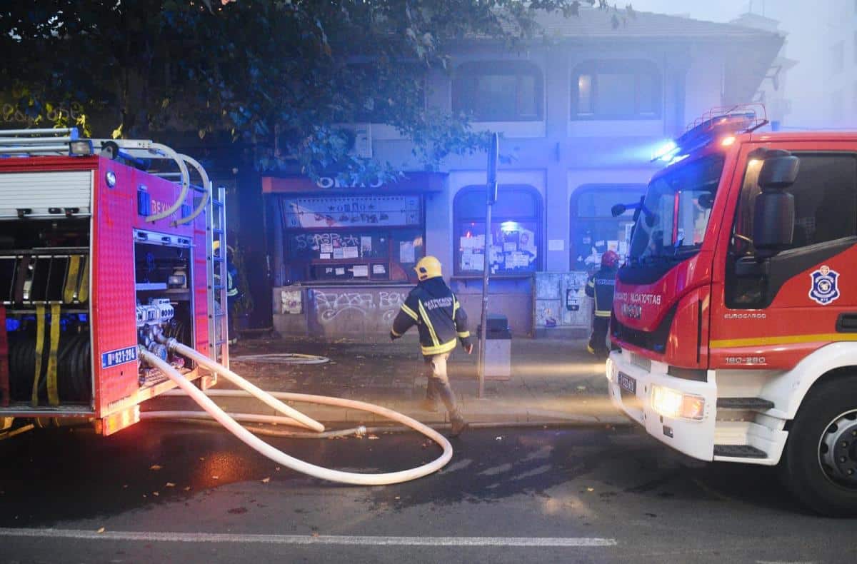 IZBIO POŽAR U NASELJU VIŠNJAR KOD ZAJEČARA: Kuća u plamenu, vatrogasci se bore sa vatrenom stihijom