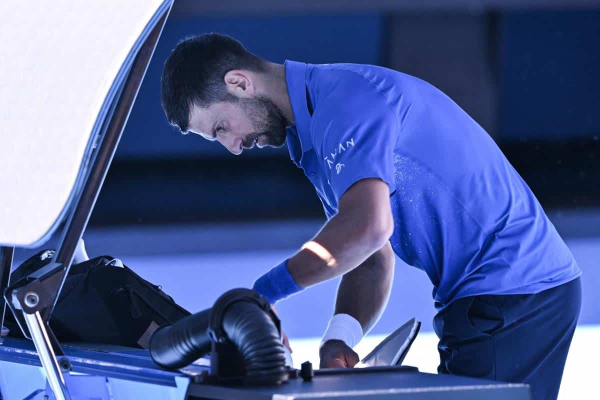 OVO SU SVI ČEKALI, OGLASIO SE DOKTOR I OTKRIO DETALJE NOVAKOVE POVREDE! Prokomentarisao je fotografiju koju je Đoković objavio, evo šta ima da kaže!