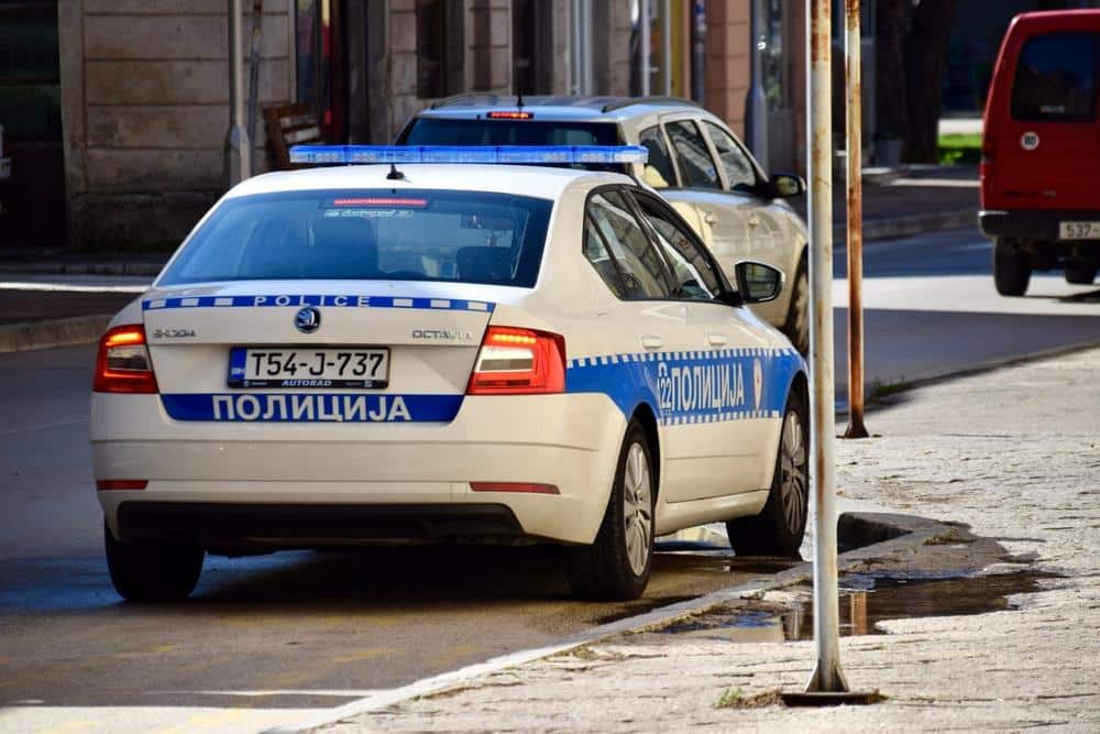 MUNJEVITA AKCIJA POLICIJE! Uhapšena 4 maloletnika, brutalno su pretukli tinejdžera u Trebinju!