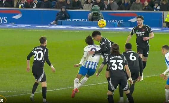 PENAL KOJI JE PODELIO FUDBALSKI SVET: Defanzivac Arsenala glavom skrivio najstrožu kaznu