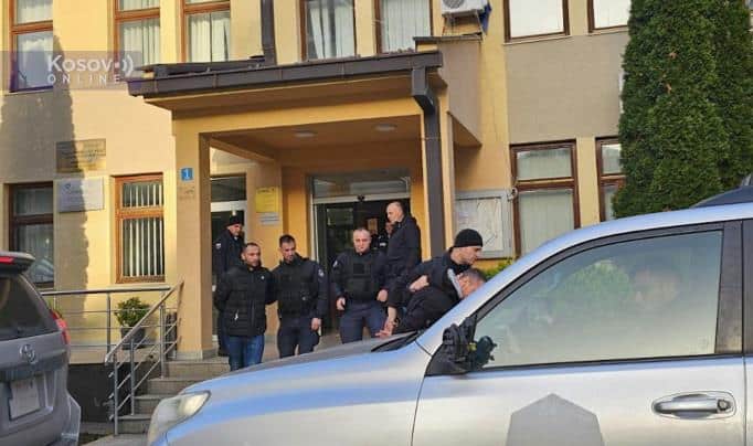 ZBOG NATPISA “KOSOVO JE SRBIJA” Pušteni crnogorski državljani koji su uhapšeni u Dečanima