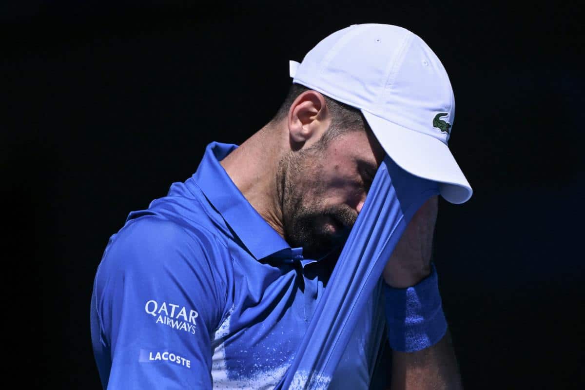 NOVAK ĐOKOVIĆ PREDAO MEČ! Potpuni šok u Melburnu… Završio se prvi set, a onda je samo prišao Zverevu i rekao mu da je kraj