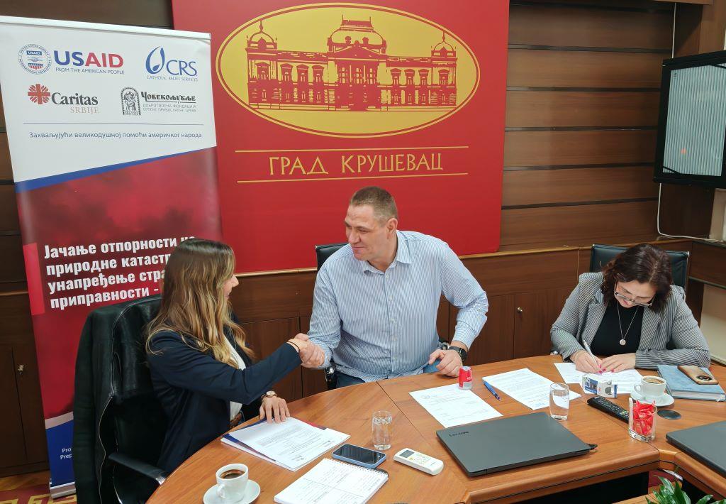 PODRŠKA HUMANITARNE ORGANIZACIJE: Donirana sredstva za vatrogasce iz Jasike i MZ Kaonik