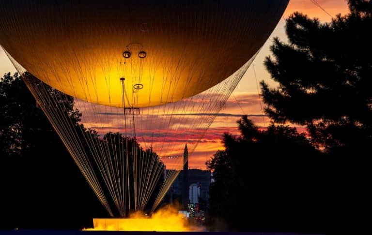 FOTOGRAFIJE KOJE SU UZDRMALE PLANETU U 2024. GODINI! Održana je najskandaloznija ceremonija! Ljudi plaćali ogromne pare, a ono što su videli…