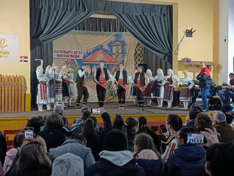 ALEKSANDRA KOSTIĆ POBEDNIK TAKMIČENJA PEVAČA AMATERA: U Orašju održana kulturna manifestacija „Na izvoru kraj kisele vode“