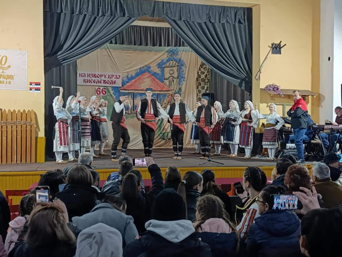 ALEKSANDRA KOSTIĆ POBEDNIK TAKMIČENJA PEVAČA AMATERA: U Orašju održana kulturna manifestacija „Na izvoru kraj kisele vode“