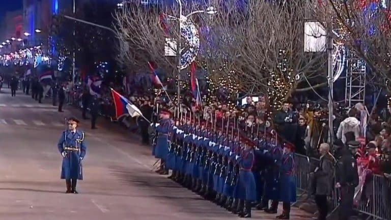 ZA VEČNOST ROĐENA: Svečani defile povodom DANA REPUBLIKE SRPSKE (VIDEO, FOTO)