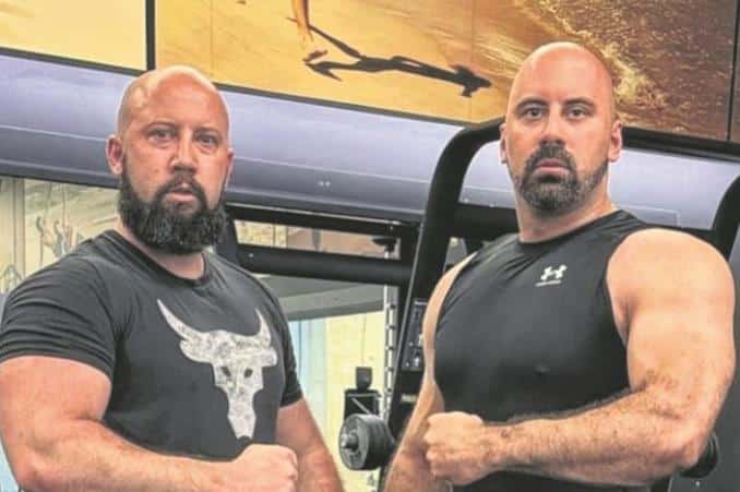 Saša Mirović pobegao iz kućnog pritvora, gde je bio zbog pretnji novinarki Kurira!  Nakon hajke Rajića protiv Jelene S. Spasić pisao – “spaliti je na lomači”