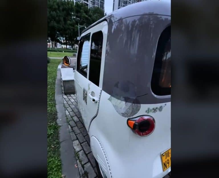 Nećete verovati gde jedna žena živi: Ovo čak nije ni automobil, a u njemu je smešten ceo njen dom (VIDEO)