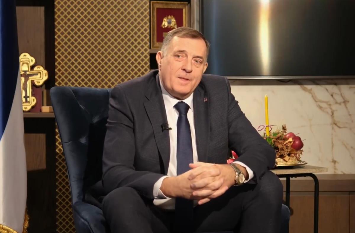 “DA BUDE GODINA NAPRETKA, STABILNOSTI I ZAJEDNIŠTVA”: Dodik čestitao pravoslavnu Novu 2025. građanima Republike Srpske koji je proslavljaju