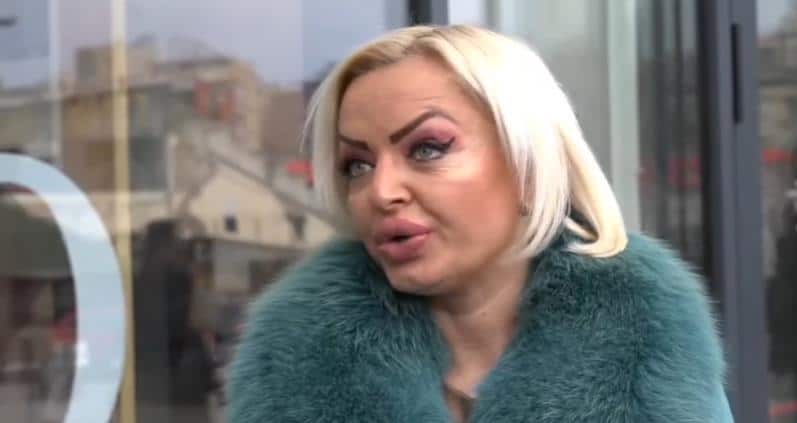“LEŽALI SU U KRVI, HTELI SU DA IH UBIJU!” Oglasila se majka heroina iz Novog Sada koja je stala na put huliganima: Jedan je meni prišao s leđa, imali su šipke!