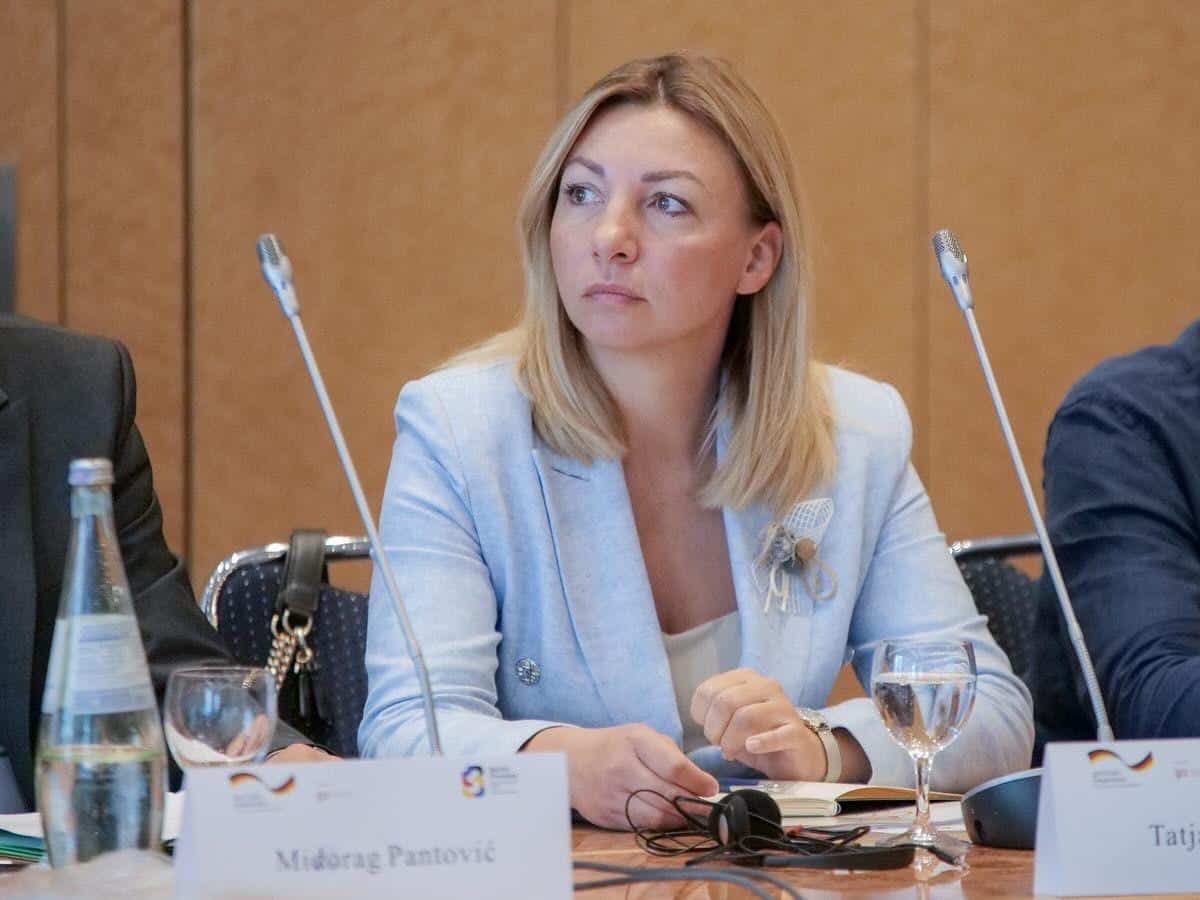 MINISTARKA MACURA U KRAGUJEVCU: Prošle godine 42 odsto manje krivičnih prijava za porodično nasilje u odnosu na 2023.