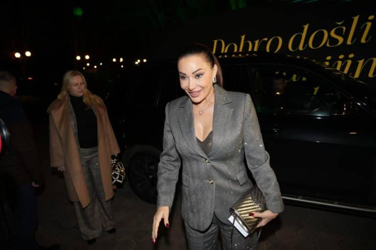 CECA U BEZOBRAZNO SKUPOM ODELU! Ražnatovićeva iskeširala 10.000€ samo za ovaj komplet – Obukla ga za specijalnu priliku! (FOTO)