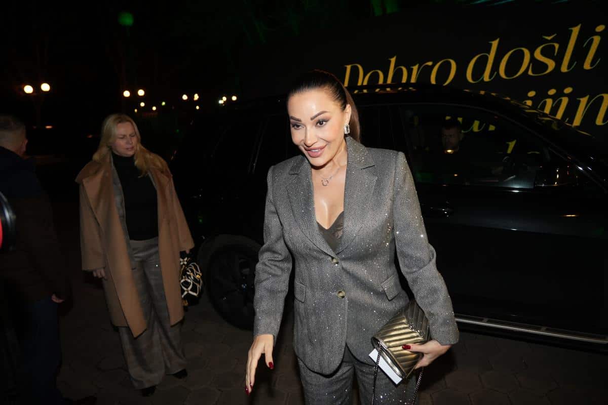 CECA U BEZOBRAZNO SKUPOM ODELU! Ražnatovićeva iskeširala 10.000€ samo za ovaj komplet – Obukla ga za specijalnu priliku! (FOTO)