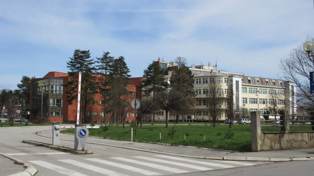 ZABRANJENE POSETE VALJEVSKOJ BOLNICI: Naloženo iobavezno nošenje maski za zaposlene koji su u kontaktu sa febrilnim pacijentima