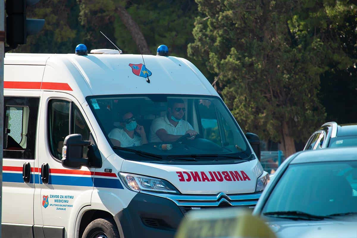 MUŠKARAC OSTAO MRTAV NA MESTU: Udario ga putnički voz
