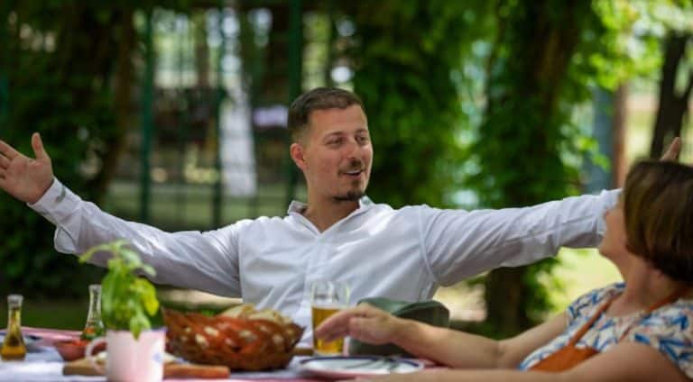 “RANO JE ZA MOJ KONCERT, NEMAM HITOVE ZA TO, MOŽDA ZA 6 GODINA” Dinča iskreno o karijeri, dotakao se i biznisa od koga zarađuje brdo love: Nisam očekivao…