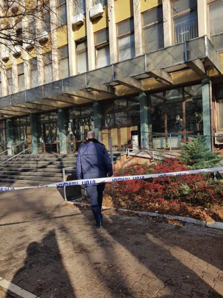 DOJAVA O BOMBI: Evakuisana novosadska Palata pravde, policija na terenu