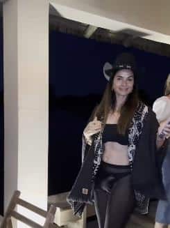 Marija Karan u novogodišnjoj noći pokazala previše: Obukla providne helanke, kad je izašla na svetlo, sve se videlo (FOTO)