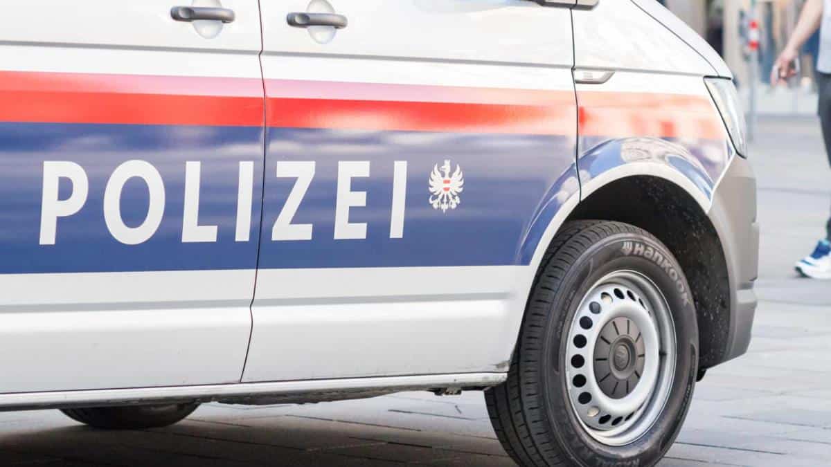 15 GODINA VOZI BEZ DOZVOLE! Austrijska policija zaustavila Bosanca, on ih šokirao – ipak nije rekorder