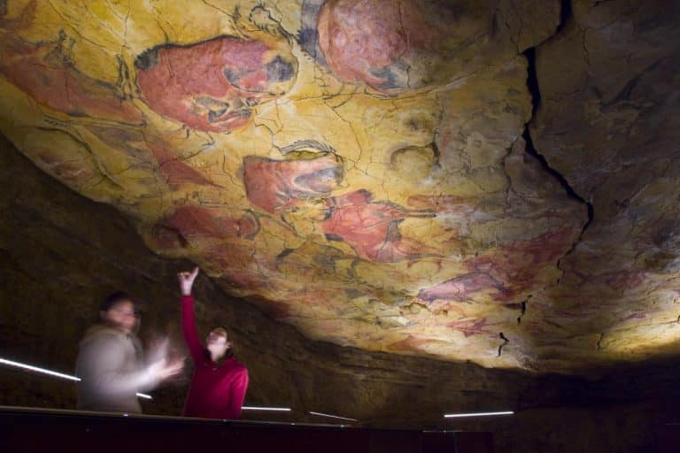 MISTIČNO I ZADIVILJUJUĆE! Otkriveni novi pećinski artefakti iz paleolita u Altamiri! Nađeno 33 prikaza živih stvorenja (FOTO)