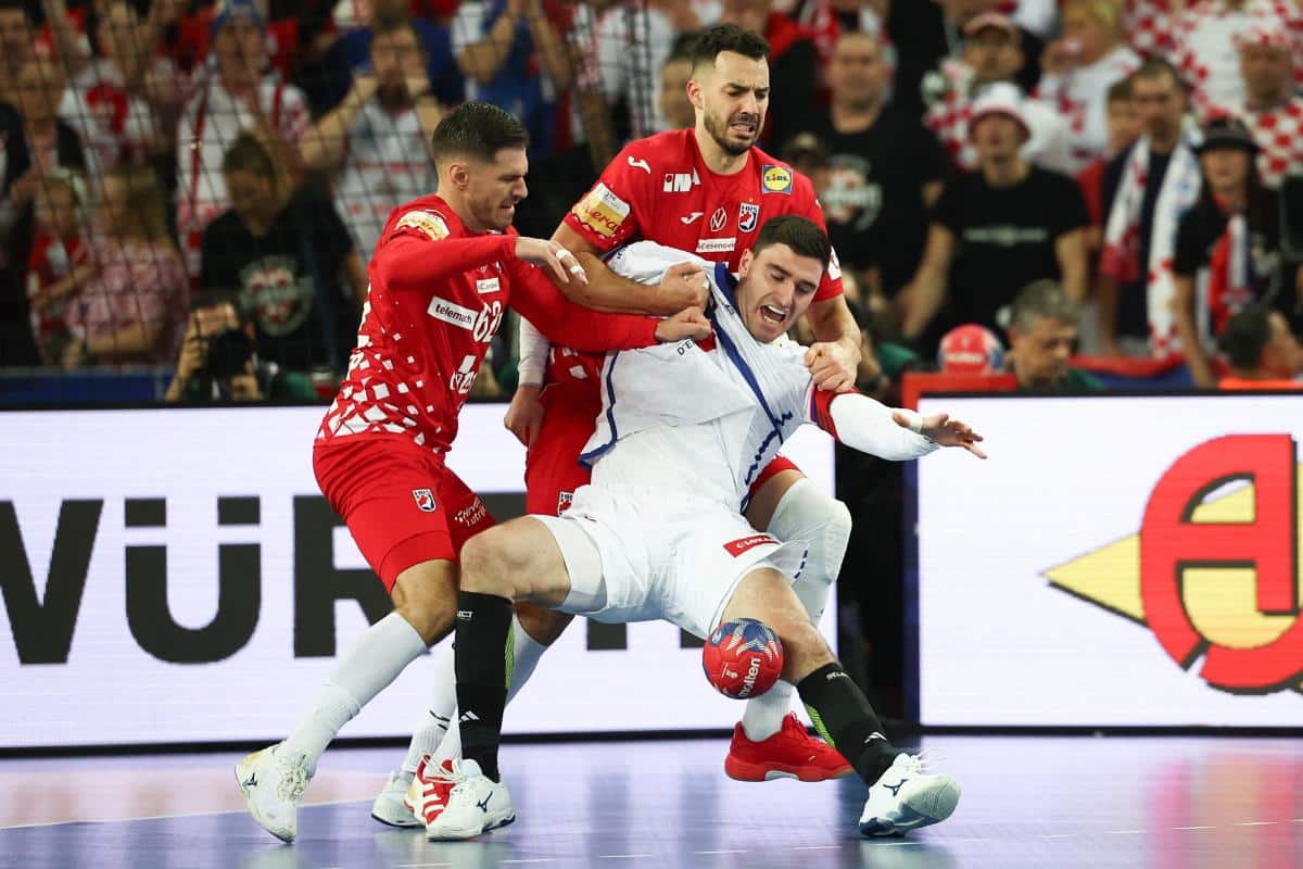 HRVATSKI RUKOMETAŠI U FINALU SVETSKOG PRVENSTVA: Ludilo u Zagrebu, Vatreni posle dosta kontroverzi savladali Francusku