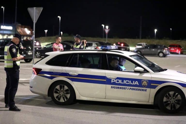 UZNEMIRUJUĆE SCENE: Muškarac izgubio kontrolu nad vozilom, na mestu ostao mrtav
