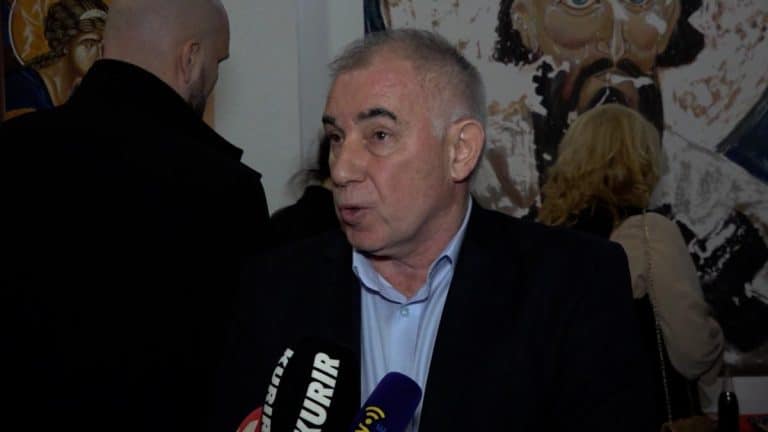 “Teška vremena na KiM, ali mi ne odustajemo” Kako je obeležen Sveti Sava uprkos tenzijama – Đaci Kosovske Mitrovice hrabro i složno: “Svi imaju jedan cilj…