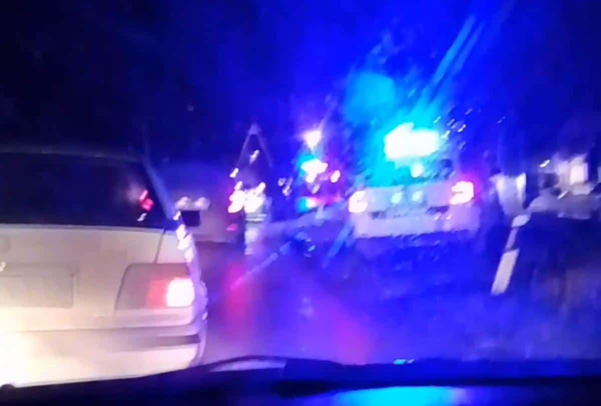 MLADIĆ (25) POGINUO, PUTNICA TEŠKO POVREĐENA Poznato ko je nastradao u teškoj nesreći kod Aleksinca: Utvrđuju se okolnosti tragičnog sudara dva automobila