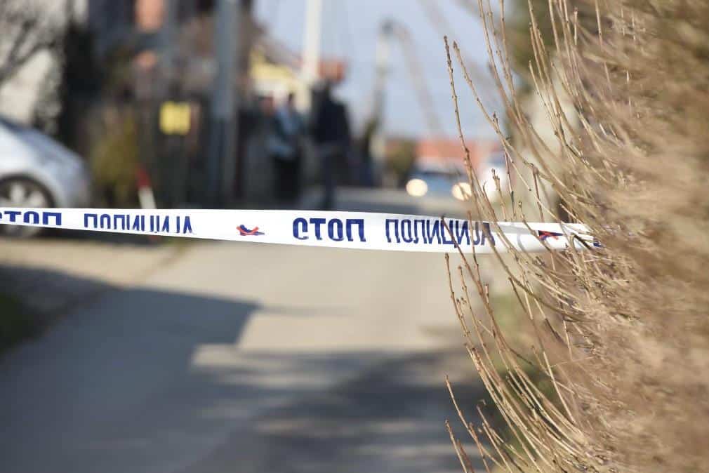 KURIR SAZNAJE! POZNAT UZROK SMRTI TINEJDŽERA IZ RAŠKE Dečak (16) i devojčica (14) pronađeni mrtvi u automobilu u garaži, poznato i ko je pozvao policiju