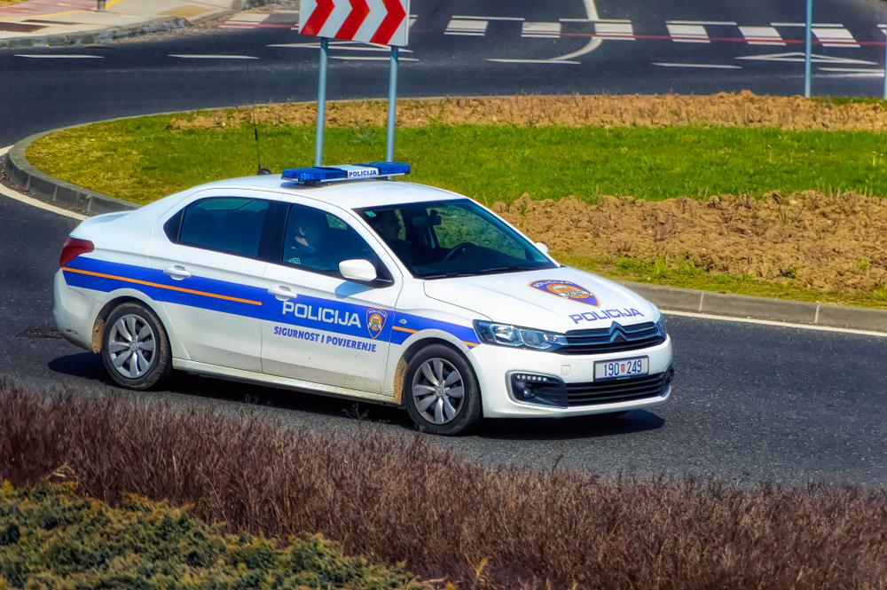 ŽENA MRTVA PIJANA SLETELA SA PUTA: Sve se desilo usred dana