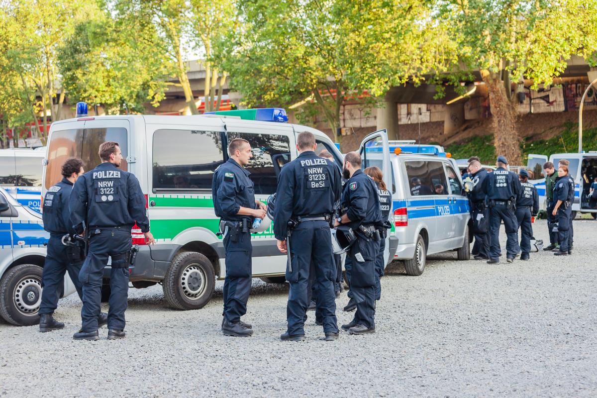 KRVAVI OBRAČUN PORODICA IZ BIH I SA KIM ZBOG TRUDNICE (15): Sevali noževi, u pomoć morala da pristigne i specijalna jedinica!