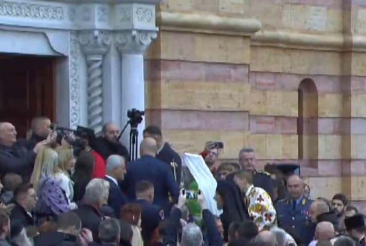 DANAS JE DAN REPUBLIKE SRPSKE: Bogat program proslave, narod dočekao srpskog patrijarha! Višković: Nikoga ne vređamo, i u drugom entitetu slave svoje datume