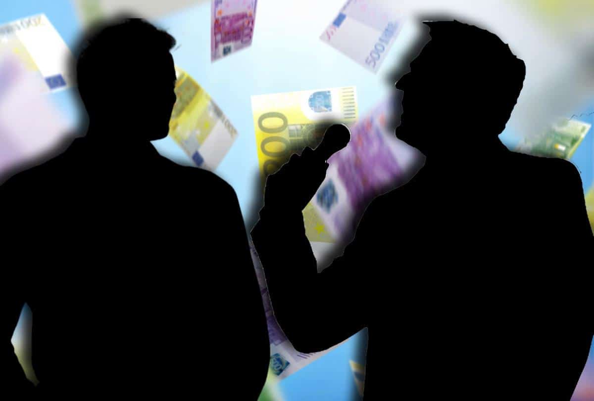 MLADIĆ UCENJIVAO POZNATOG PEVAČA! Pretio mu eksplicitnim fotkama na kojima se vidi da su u INTIMNOJ RADNJI, a cifra koju je tražio je ŠOK