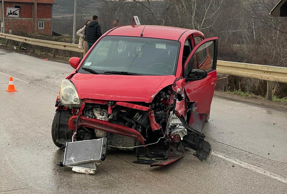 SVI GA TRAŽE A NIKO NE ZNA KO JE ON! Na Božić ukrao pa slupao tuđi auto! Roditelji vlasnika premrli od straha, mislili da im je sin imao nesreću (foto)