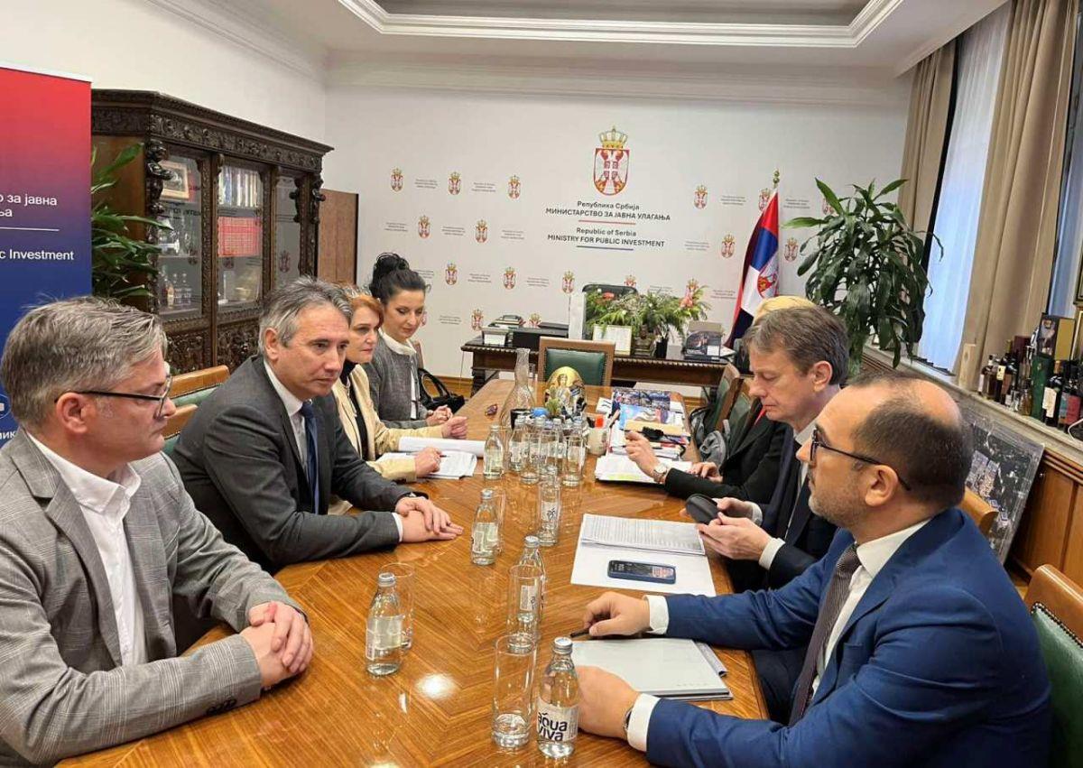 GRADONAČELNIK VRANJA MILENKOVIĆ SASTAO SE SA MINISTROM GLIŠIĆEM: Rekonstrukcija OŠ “Dositej Obradović”  počinje na proleće