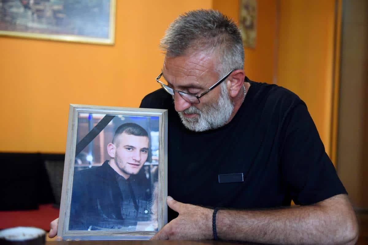 DO TOG KOBNOG DANA SVAKI SEKUND SU BILI NERAZDVOJNI” Ivana je na dočeku ubio najbolji drug, otac o potresnim scenama: “Žena kad ga sretne trese se ceo dan…